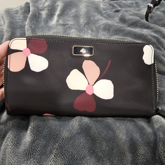 kate spade New York Black Floral Tote with Wristlet - Picture 13 of 14